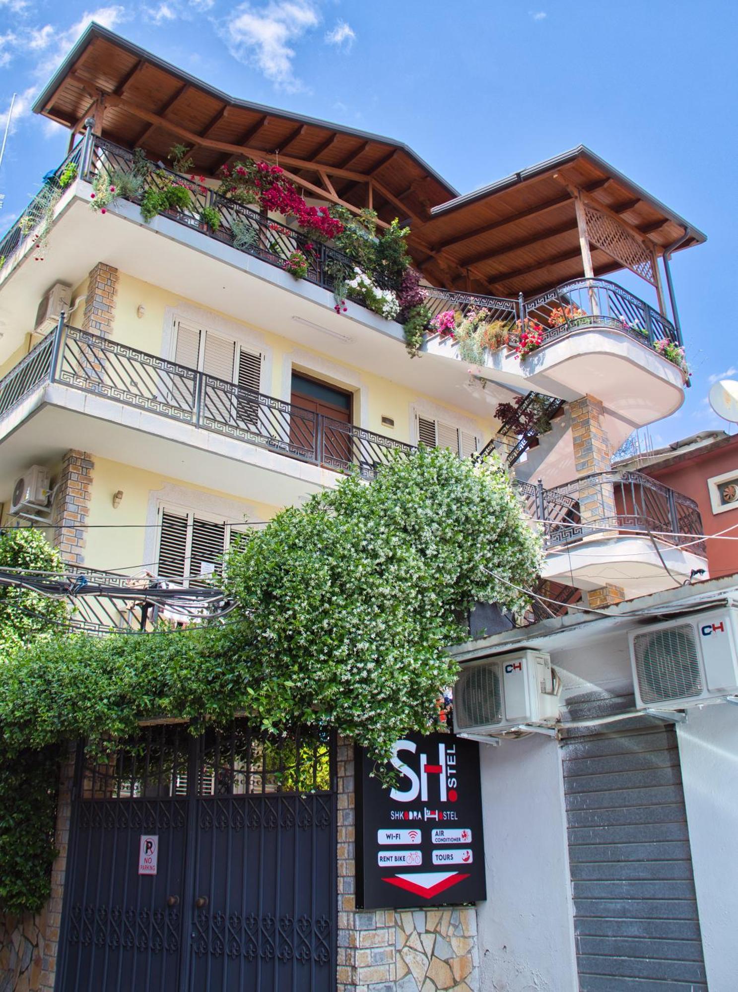 Shkodra Hostel & Day Tours Екстериор снимка